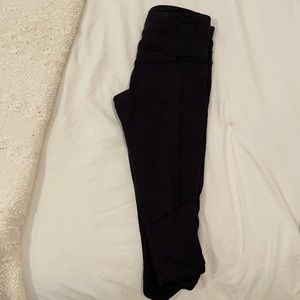 Lululemon cropped leggings with cool design!